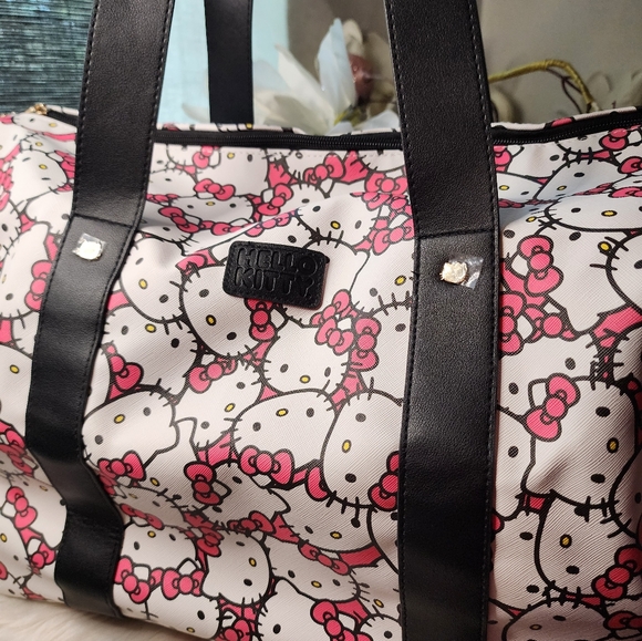 Hello Kitty Duffel Bag Carry On 18" new - Picture 3 of 8